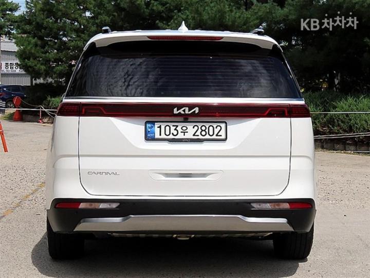 Kia Carnival — miniaturë 4