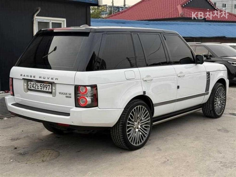 Land Rover Range Rover — miniaturë 4