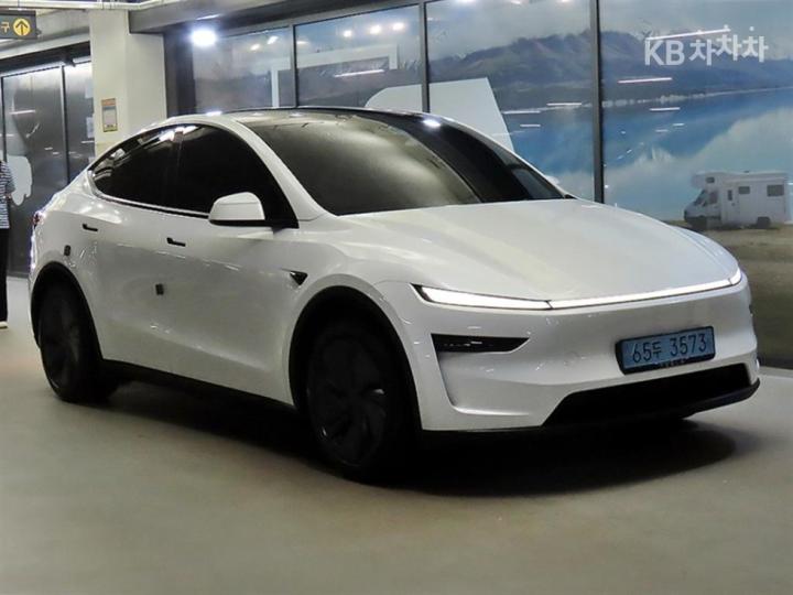 Tesla Model Y Long Range — foto 1