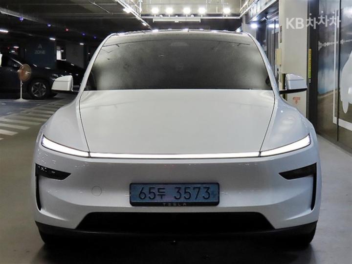 Tesla Model Y — miniaturë 2