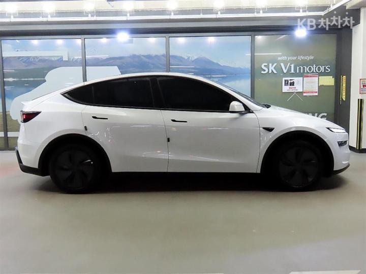 Tesla Model Y — miniaturë 3
