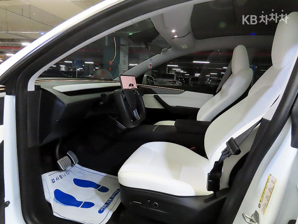 Tesla Model Y — miniaturë 6