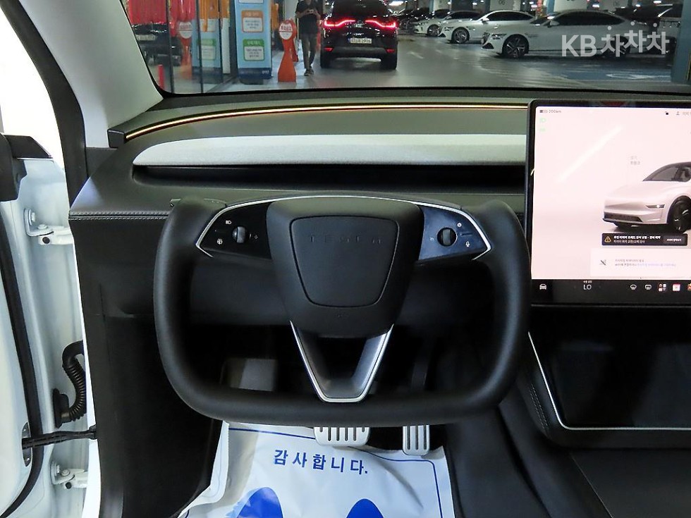 Tesla Model Y — miniaturë 9
