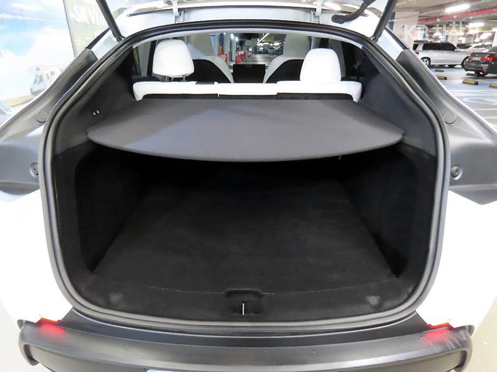 Tesla Model Y — miniaturë 17