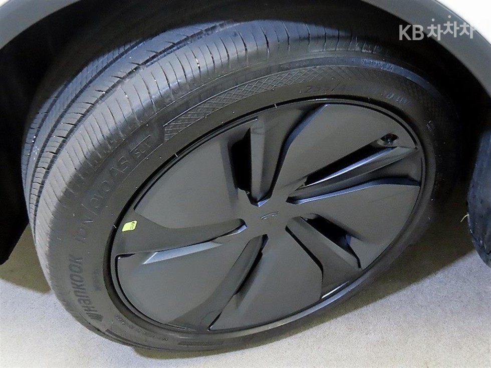 Tesla Model Y — miniaturë 20