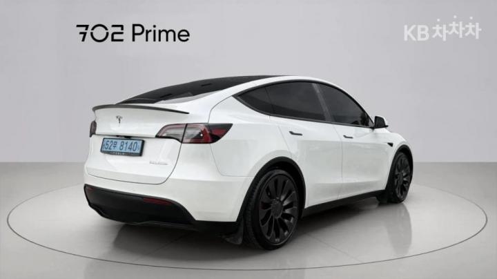 Tesla Model Y — miniaturë 3