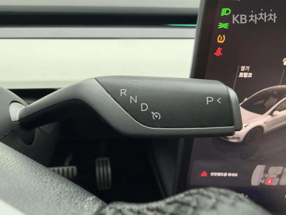 Tesla Model Y — miniaturë 12