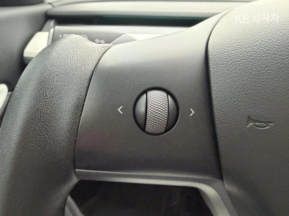 Tesla Model Y — miniaturë 13