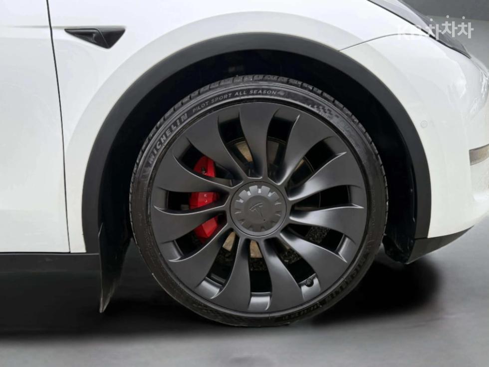 Tesla Model Y — miniaturë 26