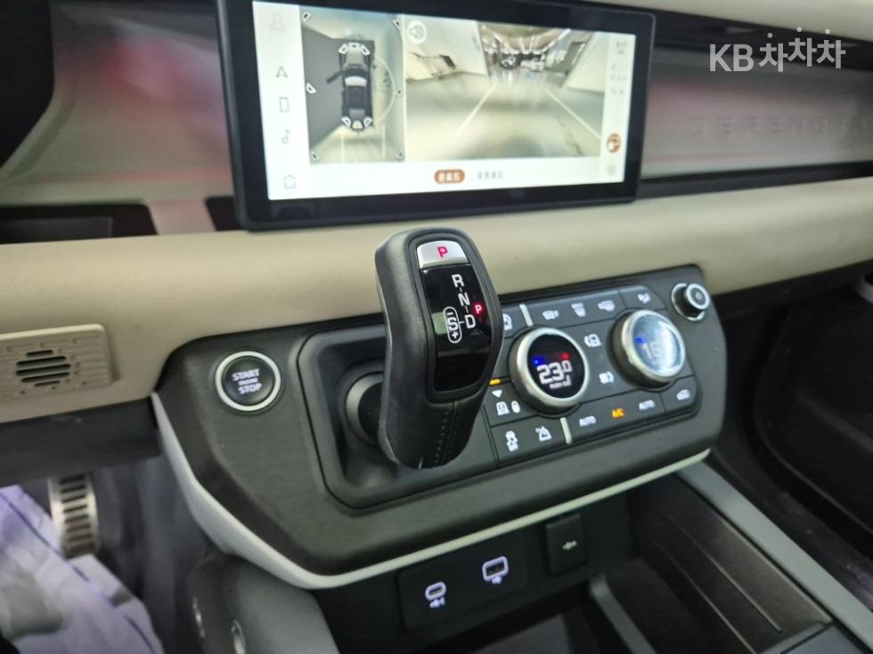 Land Rover Defender — miniaturë 8