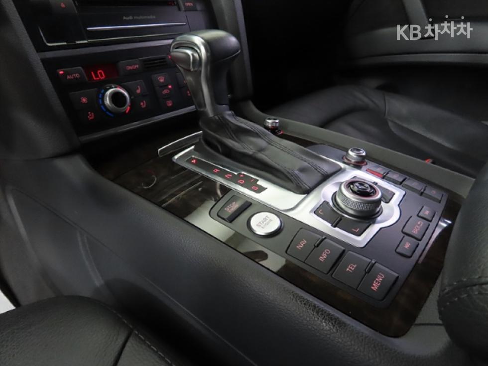 Audi Q7 — miniaturë 9