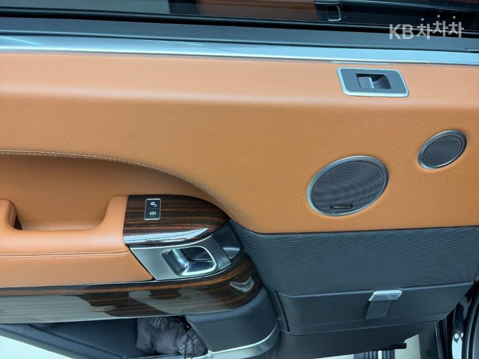 Land Rover Range Rover — miniaturë 13