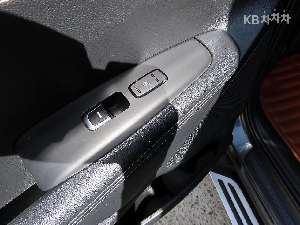 Kia Sorento — miniaturë 16
