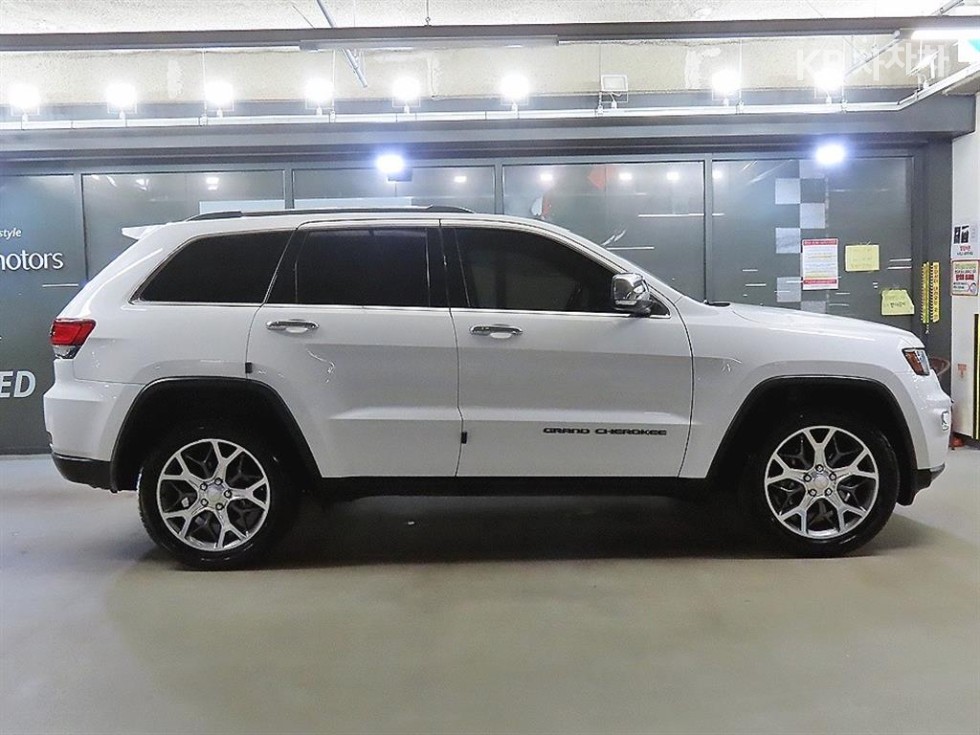 Jeep Cherokee — miniaturë 3