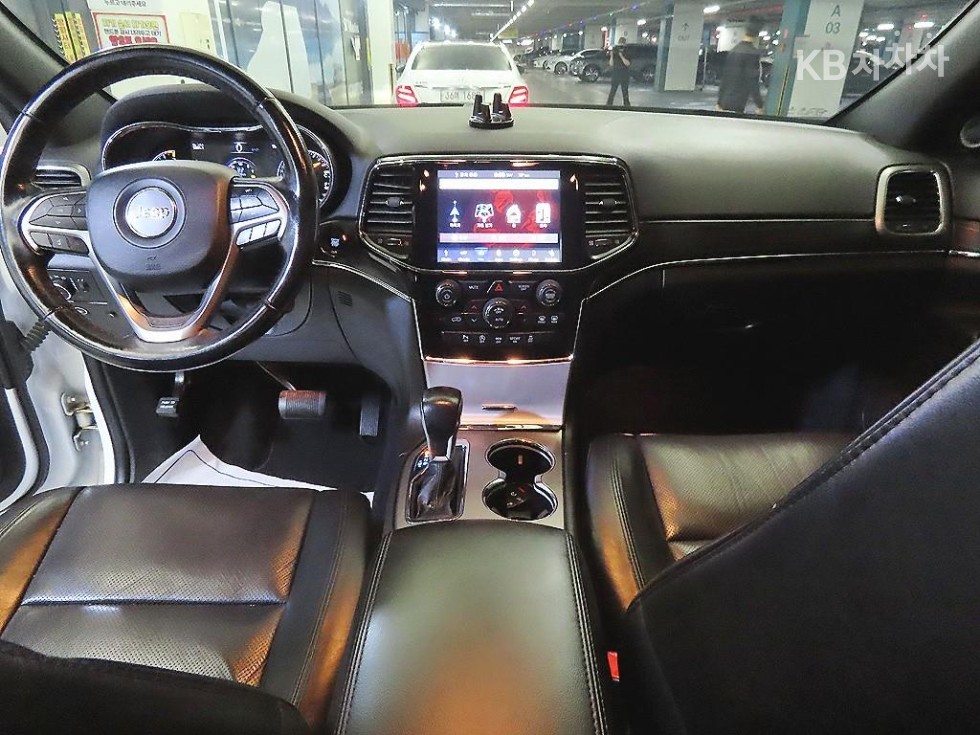 Jeep Cherokee — miniaturë 10