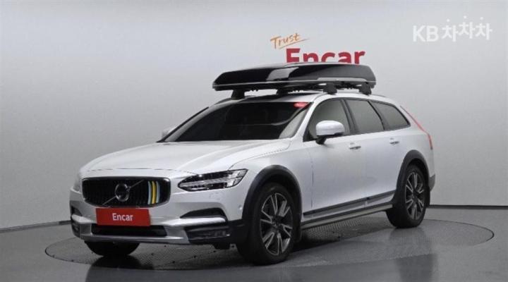 Volvo V90 D5 프로 AWD — foto 1