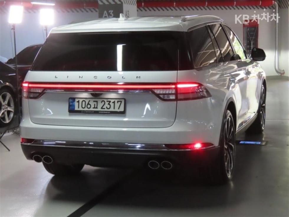 Lincoln Aviator — miniaturë 3