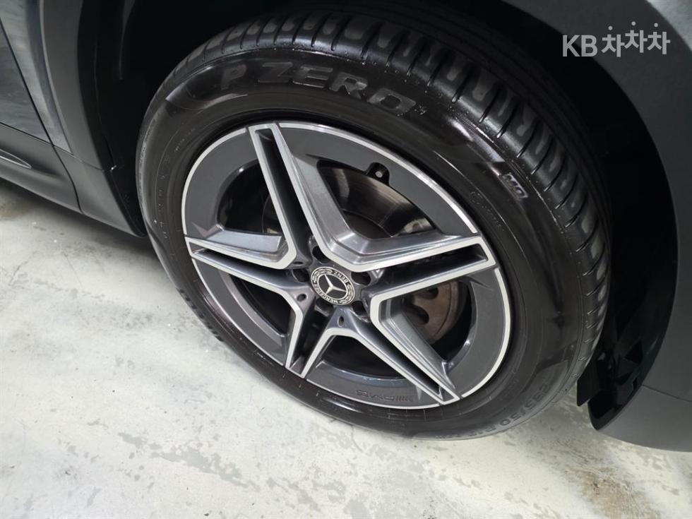 Mercedes-Benz GLB — miniaturë 4