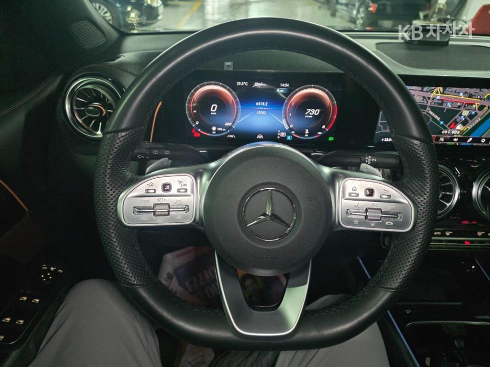 Mercedes-Benz GLB — miniaturë 9