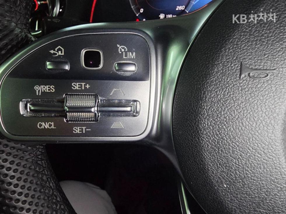 Mercedes-Benz GLB — miniaturë 13
