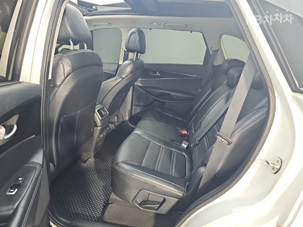 Kia Sorento — miniaturë 12