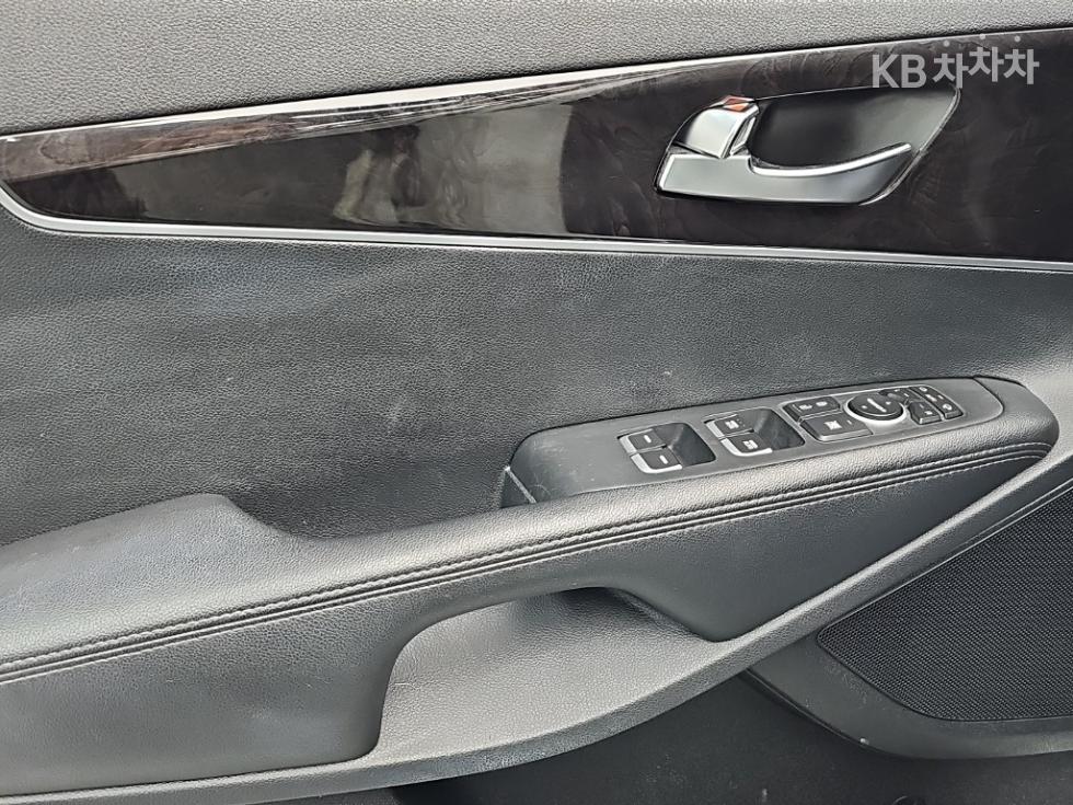 Kia Sorento — miniaturë 17
