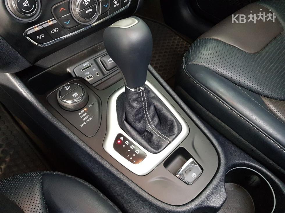 Jeep Cherokee — miniaturë 8