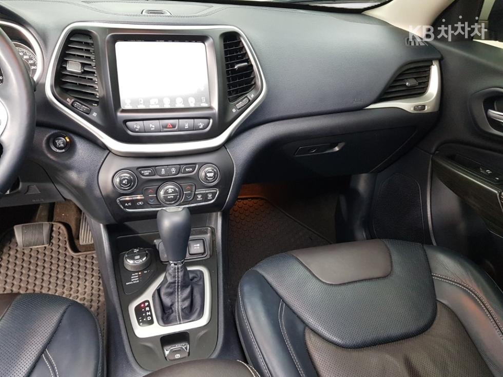 Jeep Cherokee — miniaturë 10