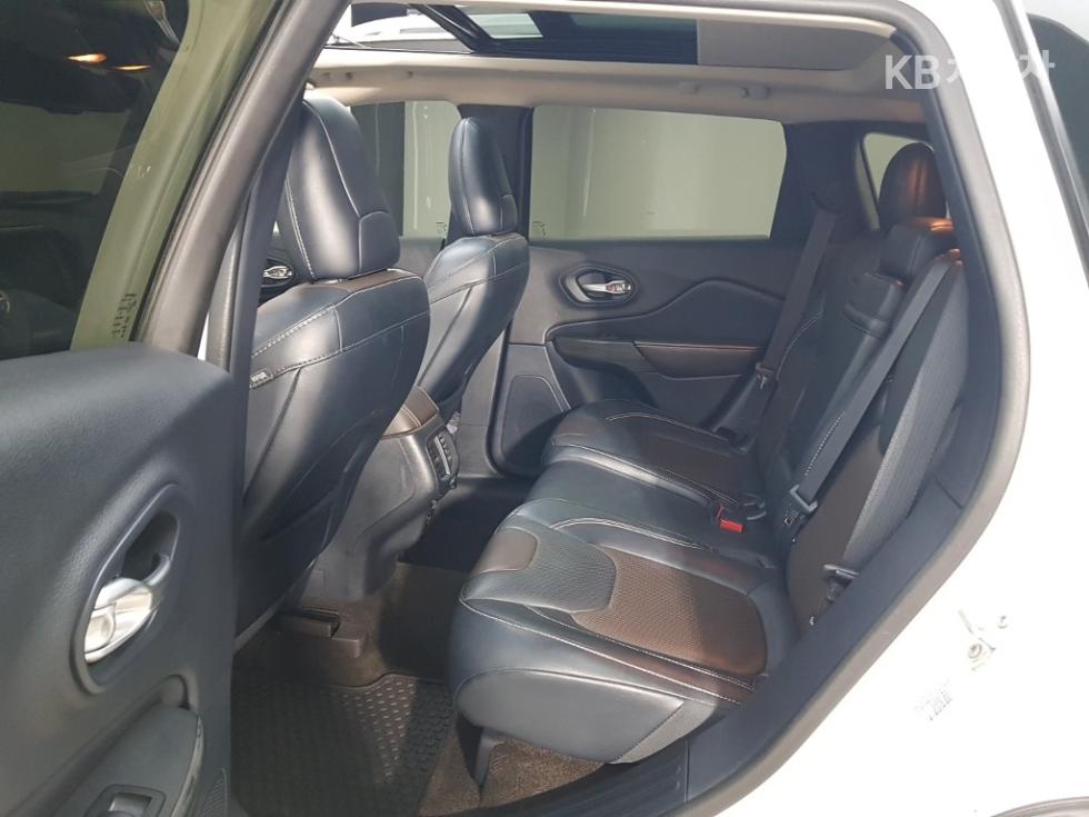 Jeep Cherokee — miniaturë 12