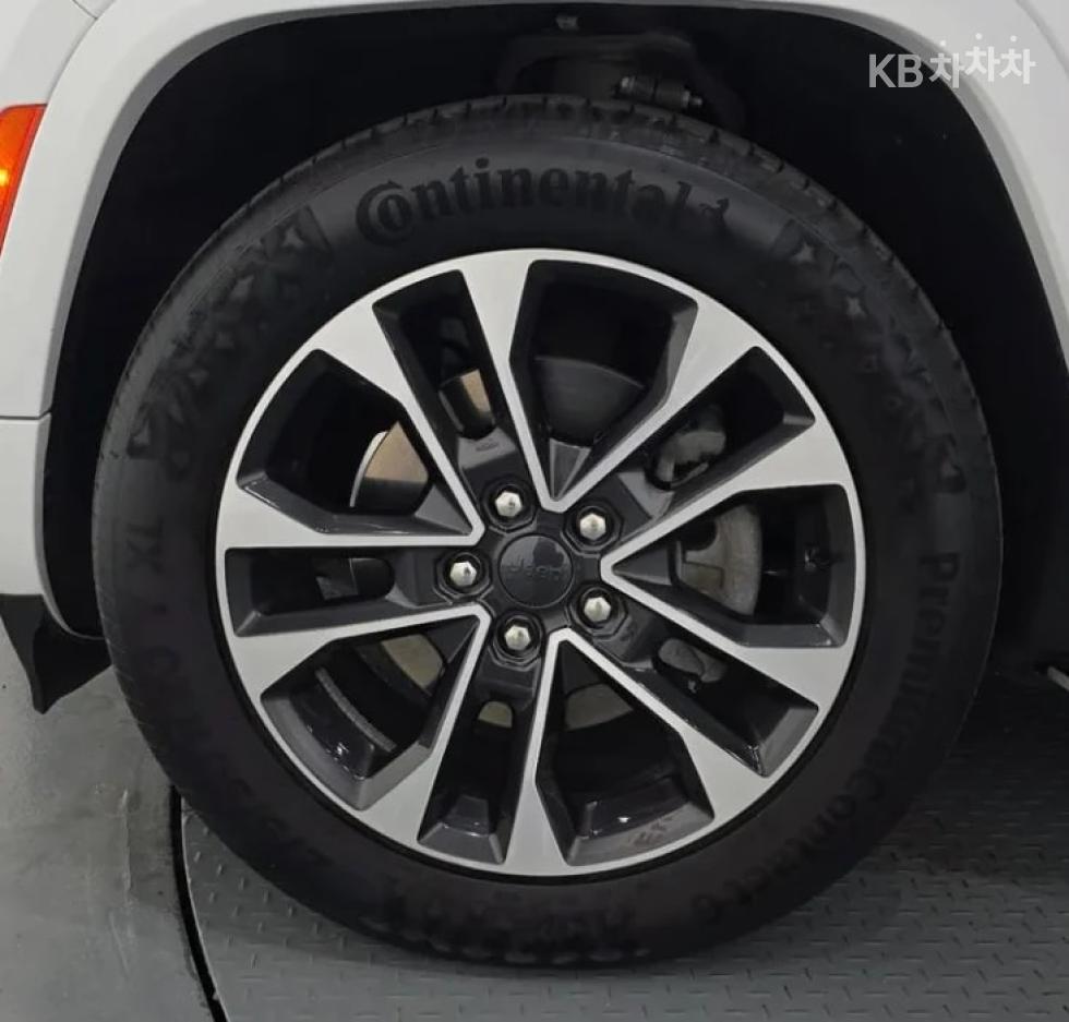 Jeep Cherokee — miniaturë 5