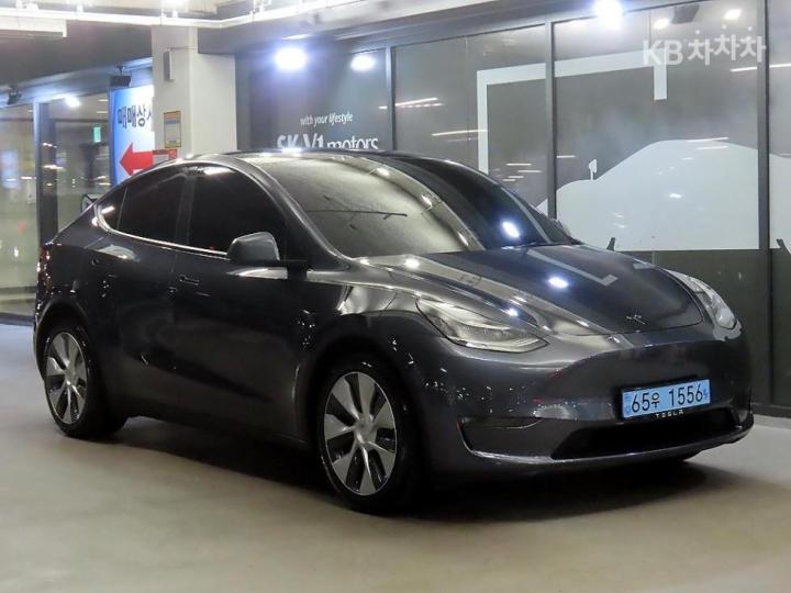 Tesla Model Y Long Range — foto 1