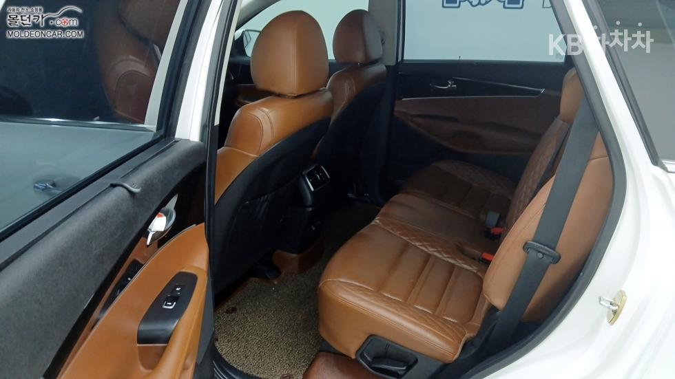 Kia Sorento — miniaturë 15