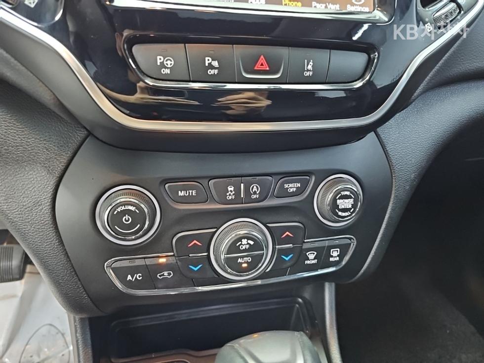 Jeep Cherokee — miniaturë 10