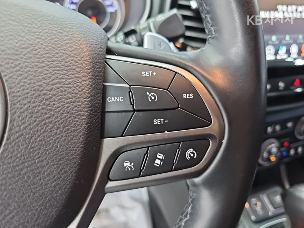 Jeep Cherokee — miniaturë 17
