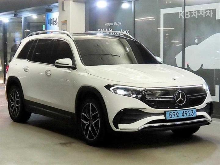 Mercedes-Benz EQB EQB 300 4Matic AMG Line — foto 1