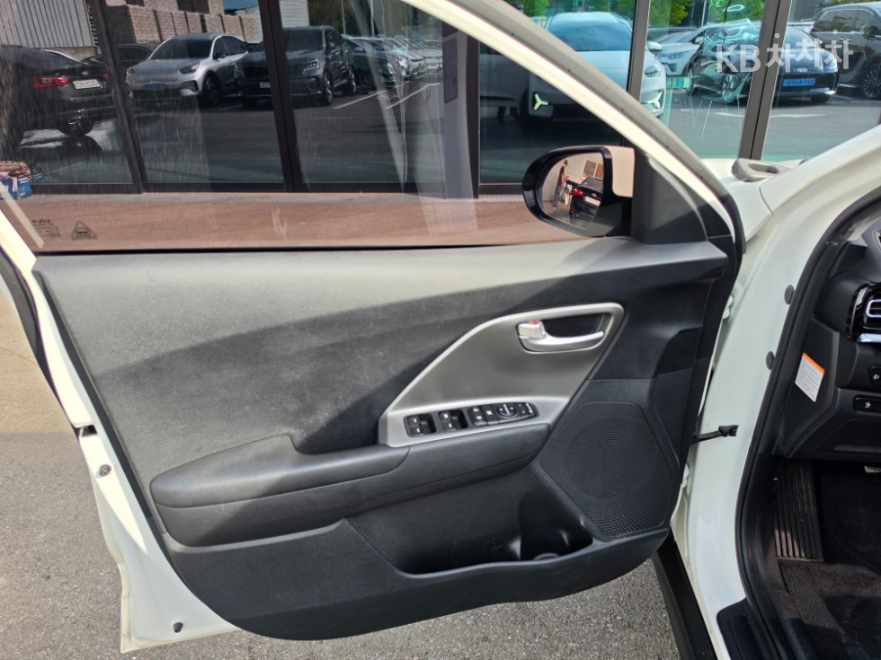 Kia Niro — miniaturë 17