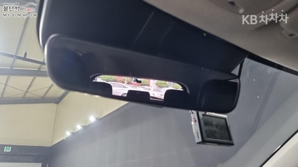 Kia Niro — miniaturë 15