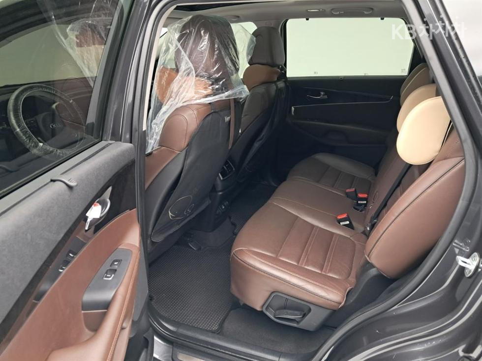 Kia Sorento — miniaturë 12
