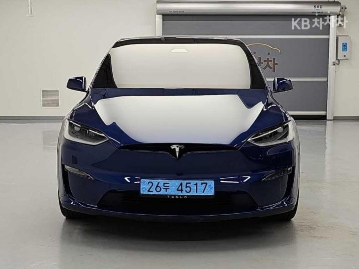 Tesla Model X — miniaturë 2
