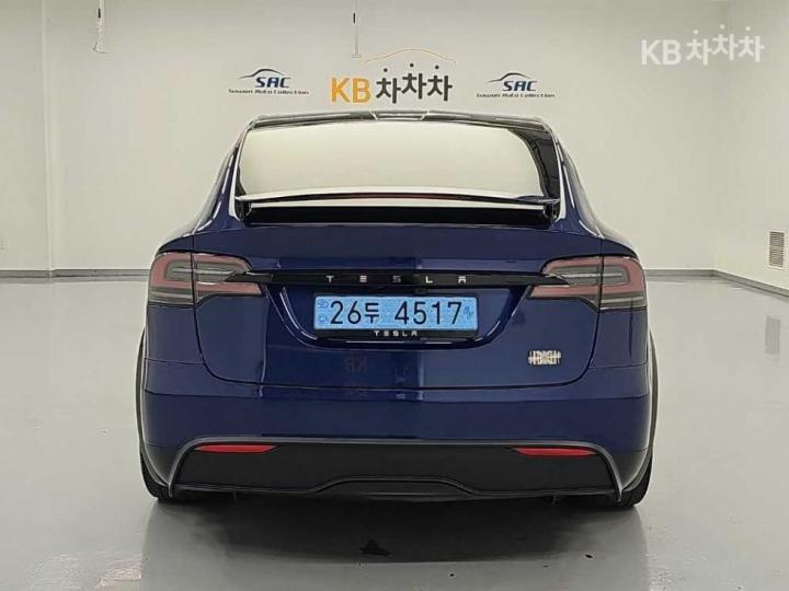 Tesla Model X — miniaturë 3