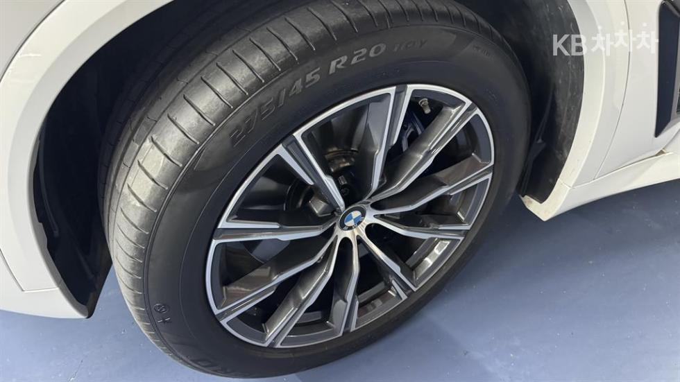 BMW X5 — miniaturë 20