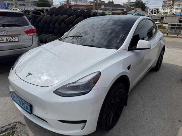 Tesla Model Y RWD 기본형 — foto 1