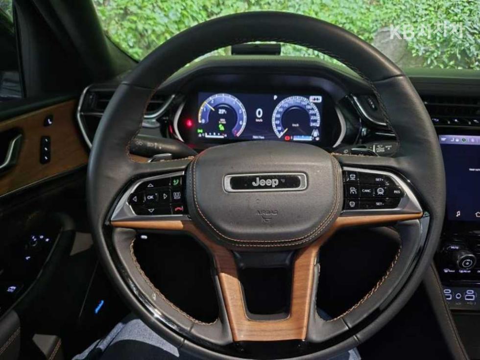 Jeep Cherokee — miniaturë 6