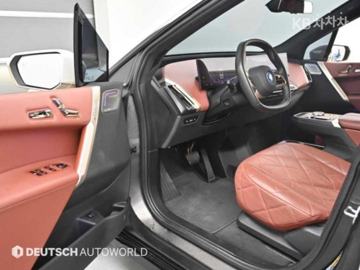 BMW iX xDrive40 First Edition — foto 1
