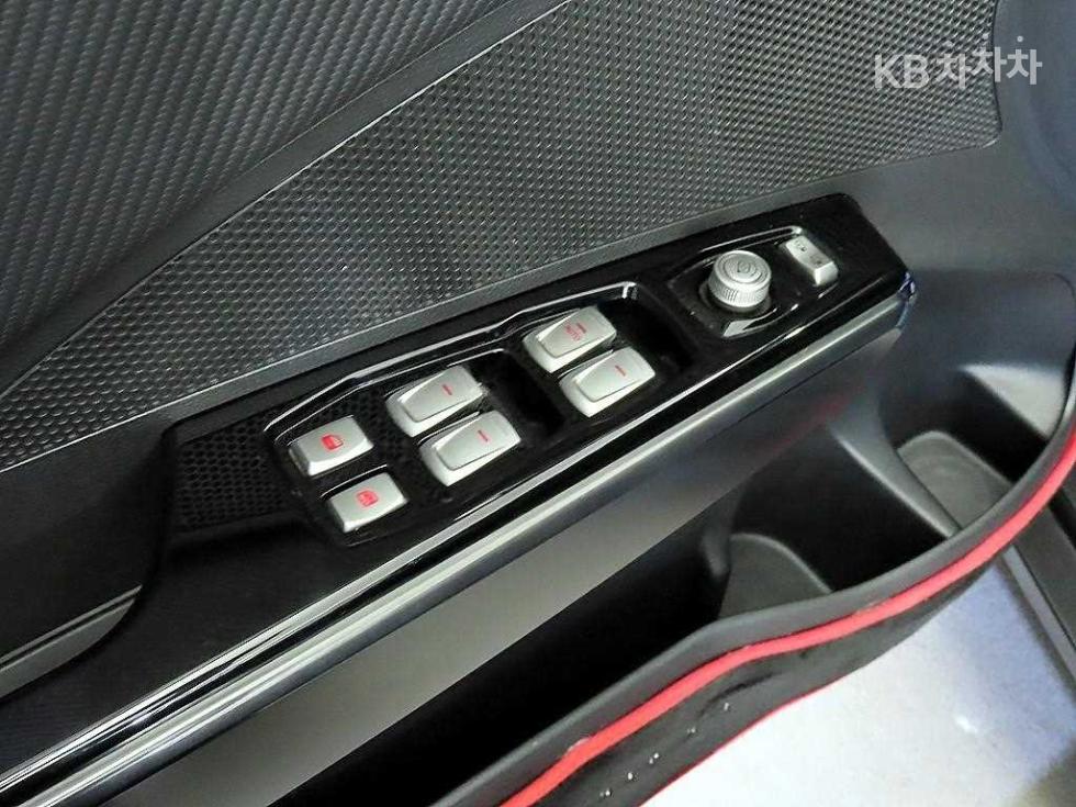 SsangYong Tivoli — miniaturë 13
