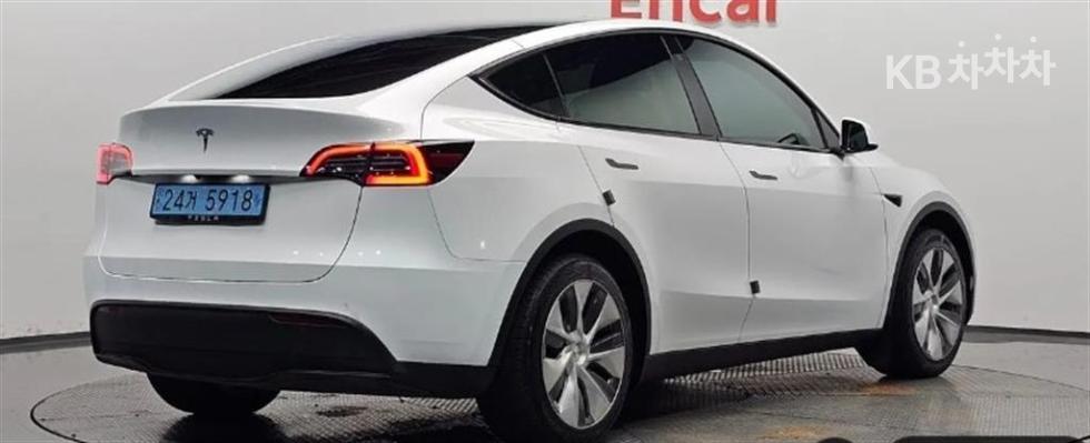 Tesla Model Y — miniaturë 2