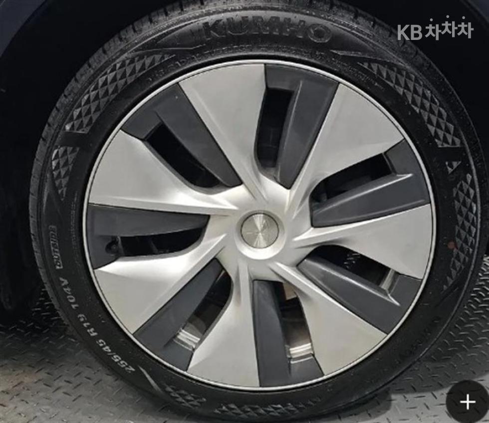 Tesla Model Y — miniaturë 5