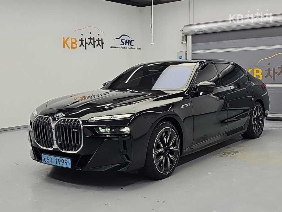 BMW i7