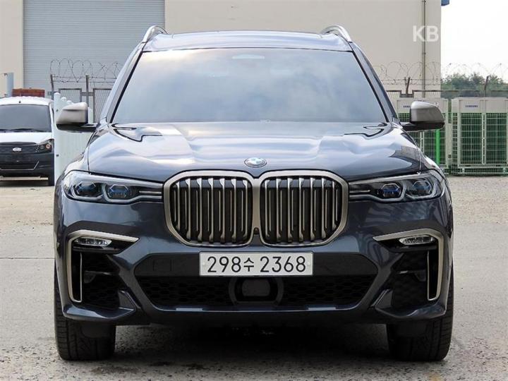 BMW X7 M50d — foto 1
