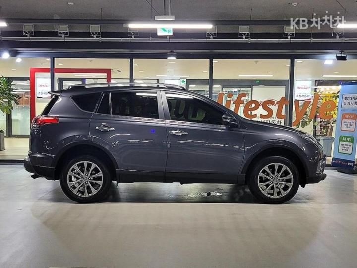 Toyota RAV 4 — miniaturë 3